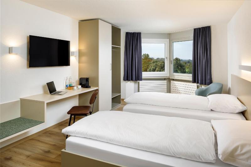 Double Room with River View image 1