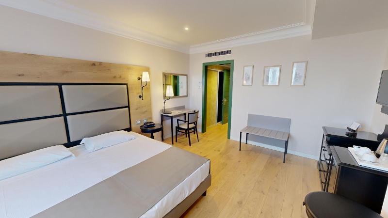 Double or Twin Room image 2