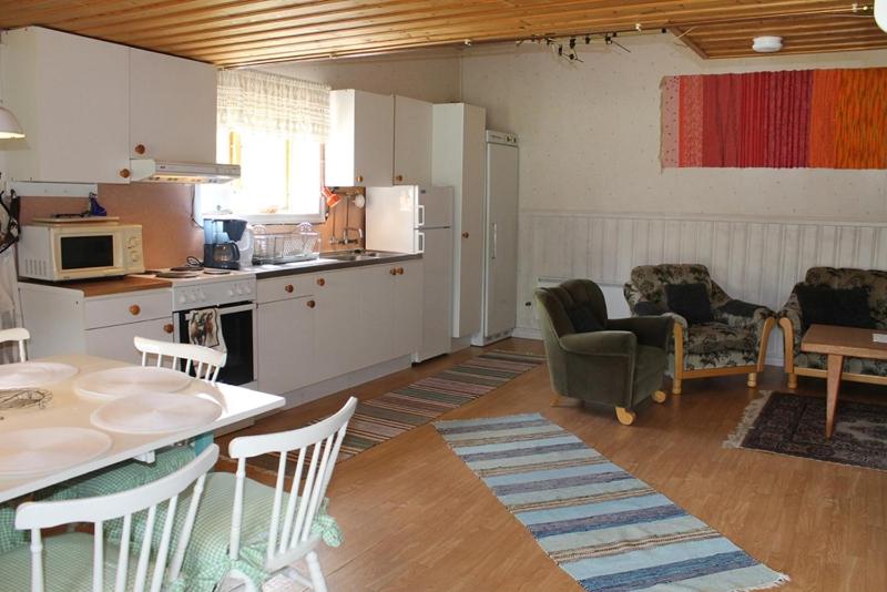 Three-Bedroom House image 4