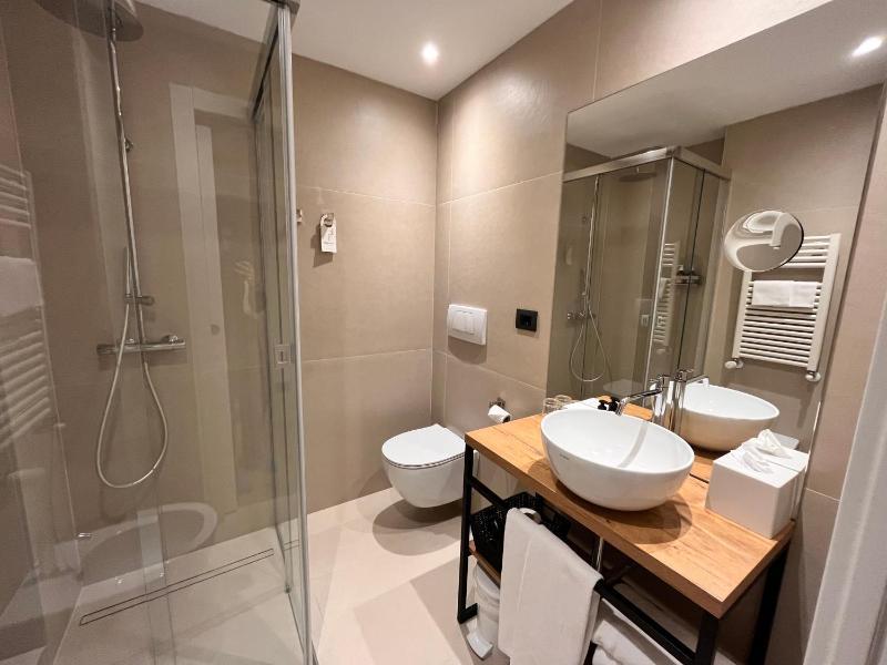 Small Double Room image 2