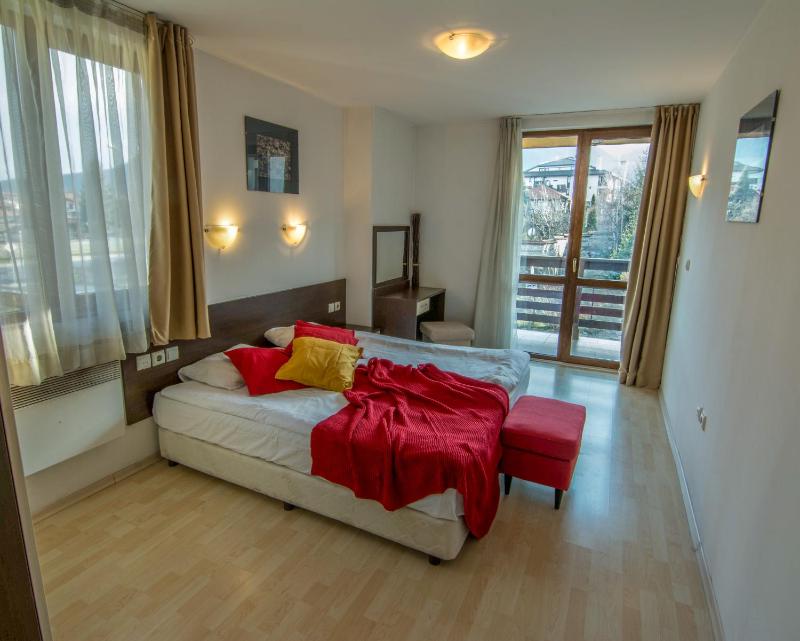 Banderitsa Apartment in Bansko with queen size bed and kitchen - image 23