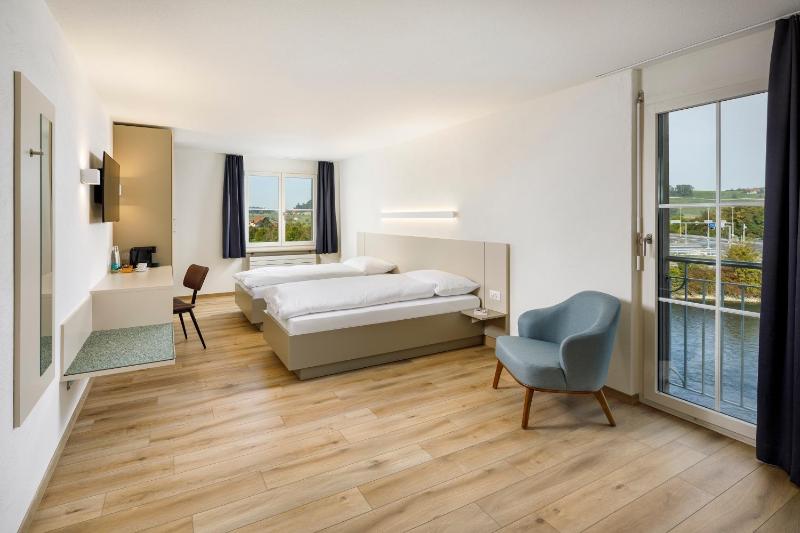 Deluxe Double or Twin Room with River View image 1