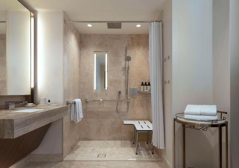King Room with Accessible Shower and Tub image 3