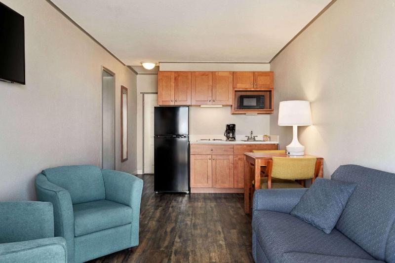 One-Bedroom Oceanfront Suite with Two Double Beds - Non-Smoking image 1
