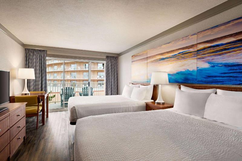 Double Room with Two Double Beds and Partial Ocean View - Non-Smoking image 1