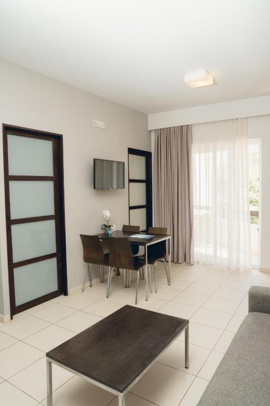 Suite with Garden View image 3