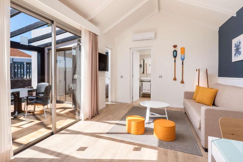 Superior Bungalow image 1