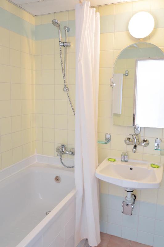 Double or Twin Room with Sea View image 3