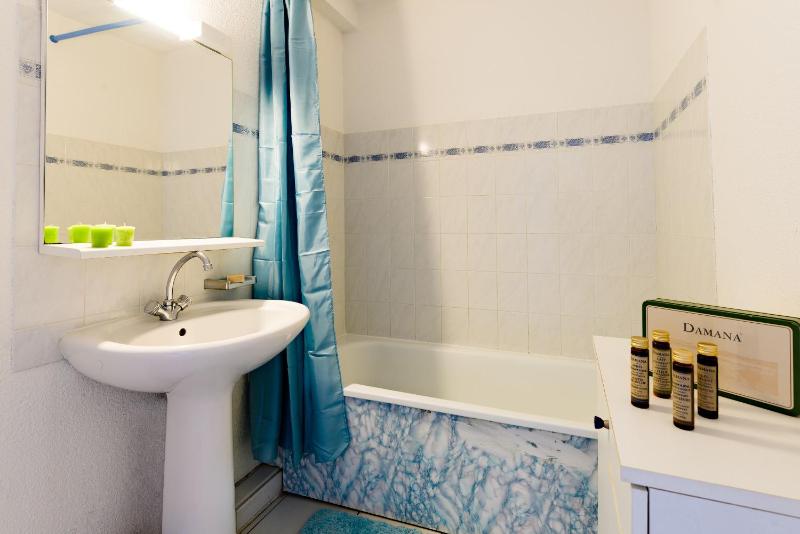 One-Bedroom Apartment (5 Adults) image 2