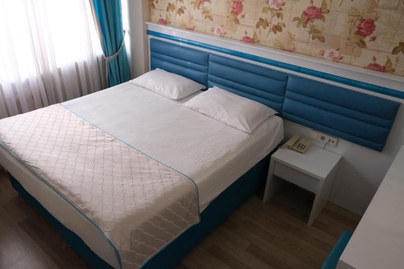 Standard Double Room image 3