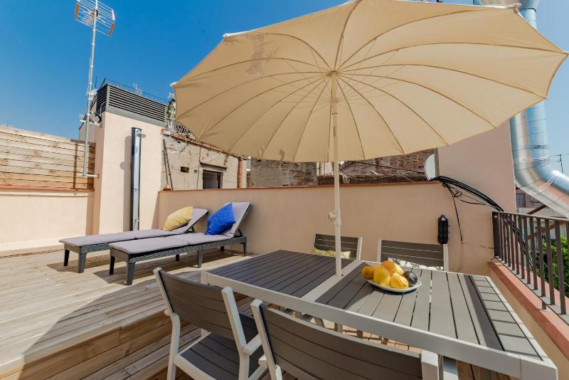 Apartment with Terrace on the rooftop image 2