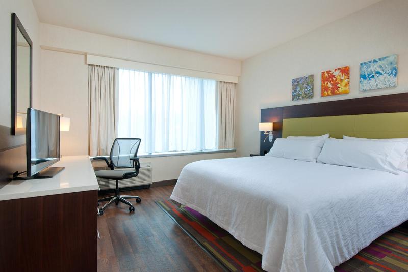 Corner King Room image 2