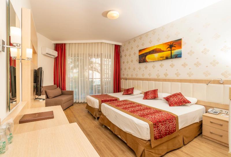Standard Double or Twin Room image 4