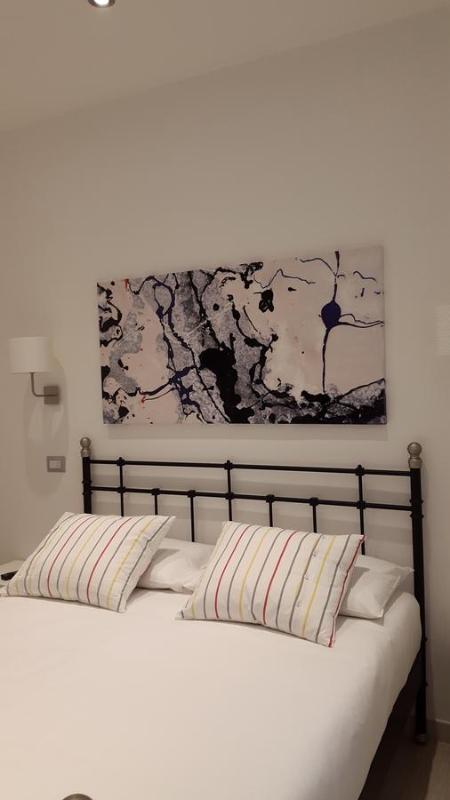 Standard King Room image 3