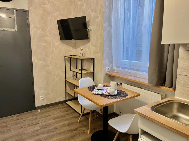One-Bedroom Apartment image 2