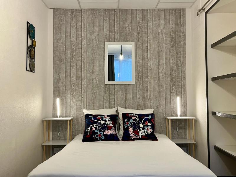 One-Bedroom Apartment image 4