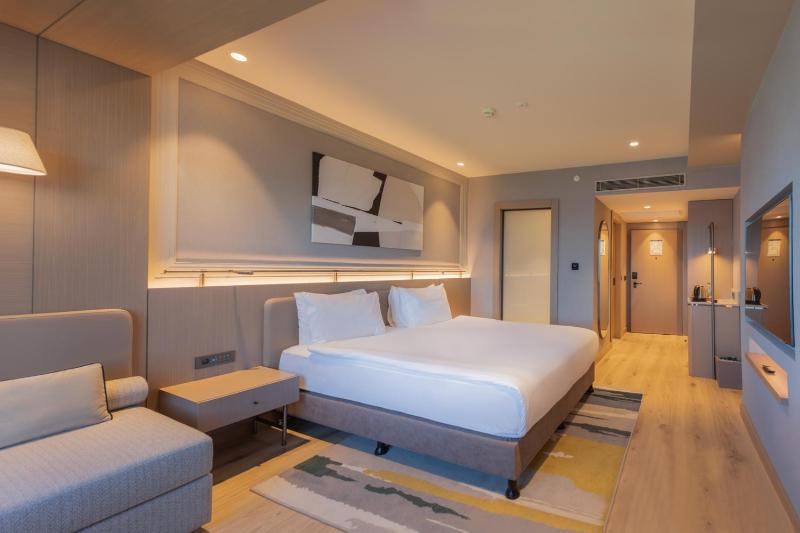 Deluxe Double Room image 3