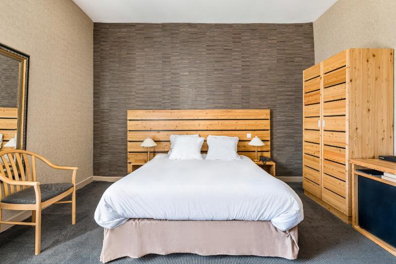 Standard Double Room image 3