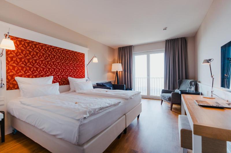 Deluxe Double or Twin Room with City View image 4