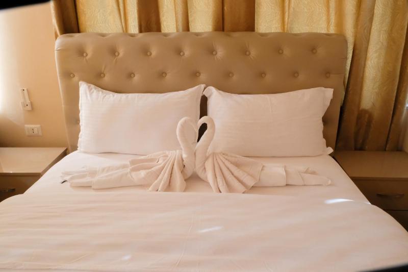 Double Room with Balcony image 3