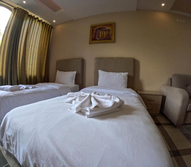 Triple Room with Balcony image 1