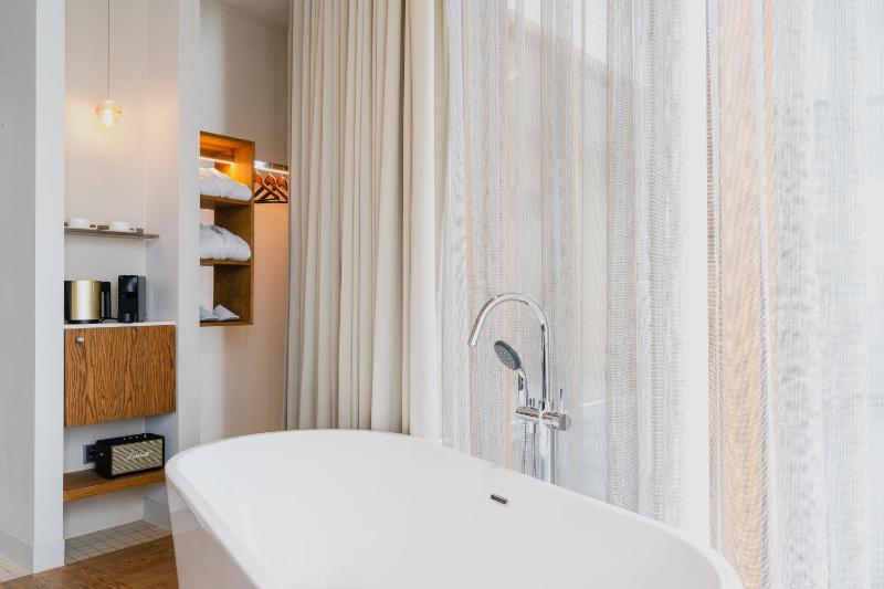 Junior Suite Double or Twin – Riverfront View image 4