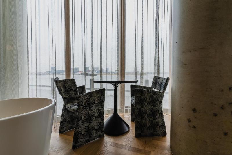 Junior Suite Double or Twin – Riverfront View image 3