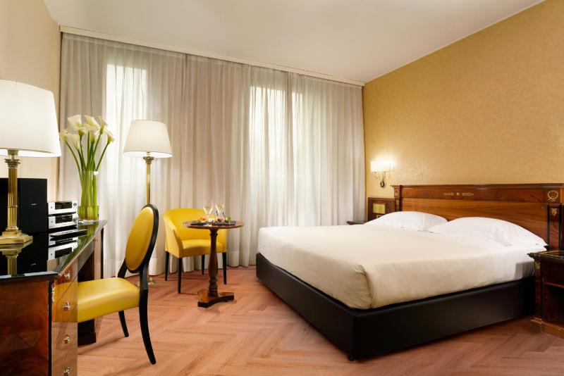 Classic Double With Extra Bed image 1
