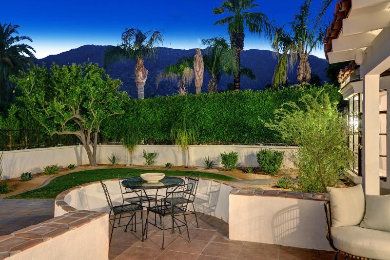 Famous Movie Colony Estate- Casa de Amigos Estate- Ultra Luxe Pool Spa Firepit 4bd 3.5bth - image 15