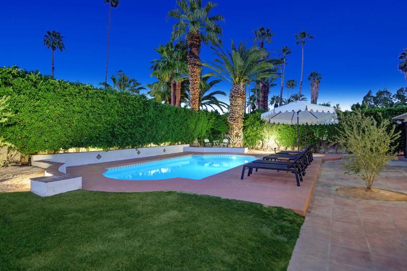 Famous Movie Colony Estate- Casa de Amigos Estate- Ultra Luxe Pool Spa Firepit 4bd 3.5bth - image 8