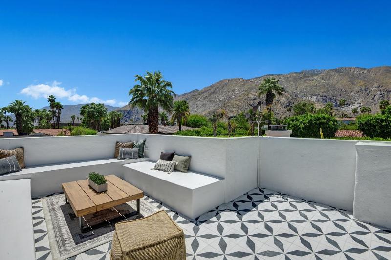Famous Movie Colony Estate- Casa de Amigos Estate- Ultra Luxe Pool Spa Firepit 4bd 3.5bth - image 33