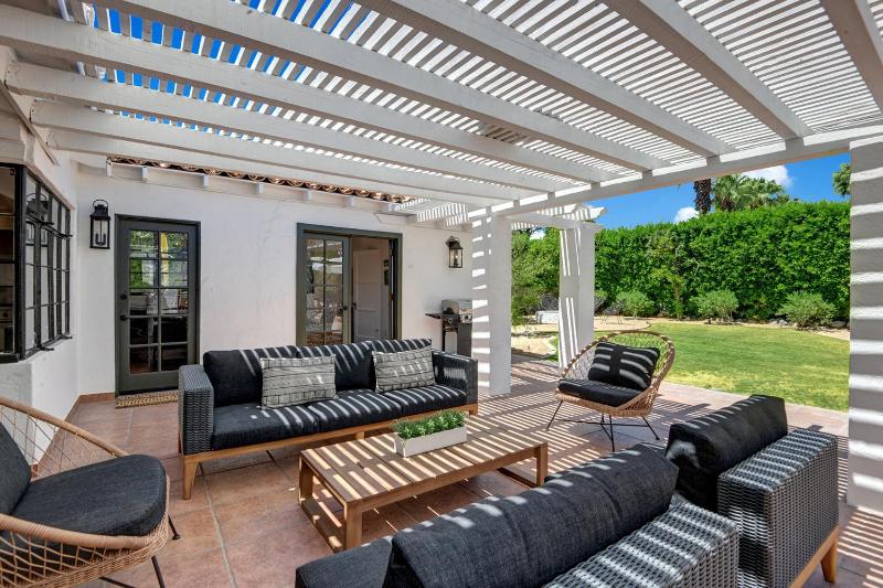 Famous Movie Colony Estate- Casa de Amigos Estate- Ultra Luxe Pool Spa Firepit 4bd 3.5bth - image 40
