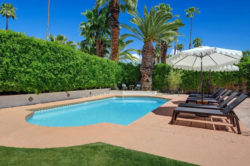 Famous Movie Colony Estate- Casa de Amigos Estate- Ultra Luxe Pool Spa Firepit 4bd 3.5bth - image 39