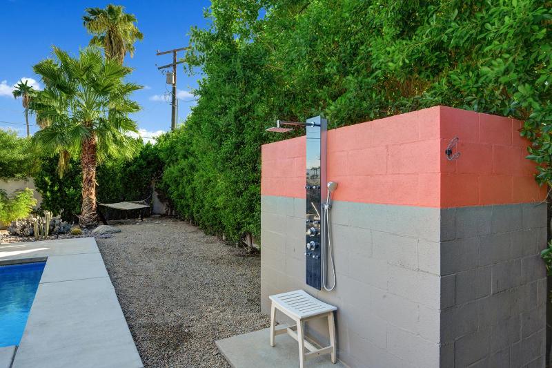 Ultra Luxury Resort Like Compound Pool Spa Fire Pit- Close to Everything- 4BD/2.5BTH - image 35