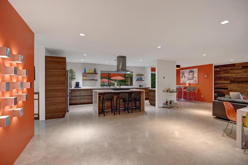 Ultra Luxury Resort Like Compound Pool Spa Fire Pit- Close to Everything- 4BD/2.5BTH - image 34