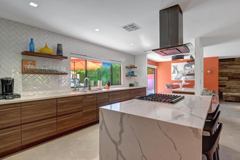 Ultra Luxury Resort Like Compound Pool Spa Fire Pit- Close to Everything- 4BD/2.5BTH - image 41
