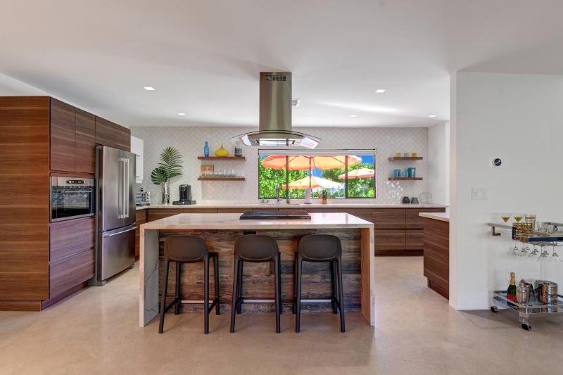 Ultra Luxury Resort Like Compound Pool Spa Fire Pit- Close to Everything- 4BD/2.5BTH - image 17