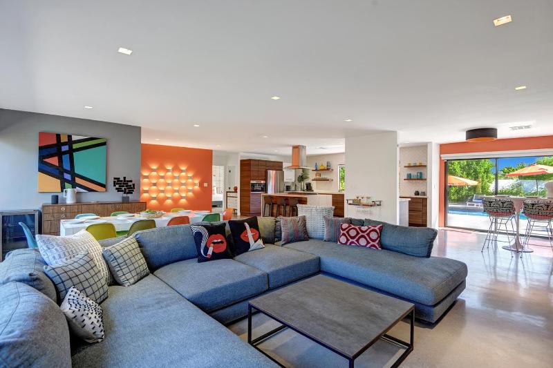 Ultra Luxury Resort Like Compound Pool Spa Fire Pit- Close to Everything- 4BD/2.5BTH - image 15