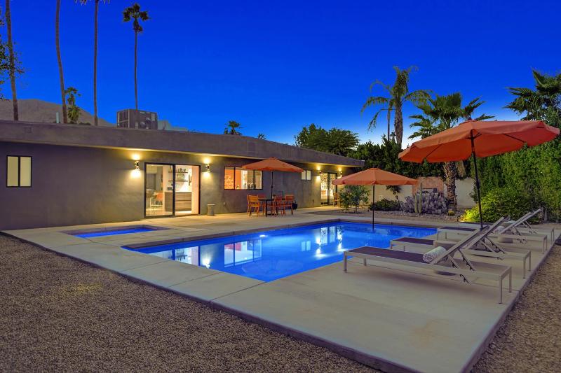 Ultra Luxury Resort Like Compound Pool Spa Fire Pit- Close to Everything- 4BD/2.5BTH - image 45