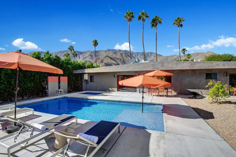 Ultra Luxury Resort Like Compound Pool Spa Fire Pit- Close to Everything- 4BD/2.5BTH - image 28