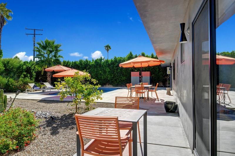Ultra Luxury Resort Like Compound Pool Spa Fire Pit- Close to Everything- 4BD/2.5BTH - image 26
