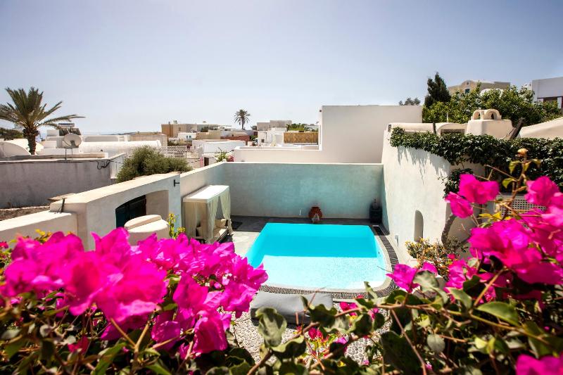 Grand Four Bedroom Villa with Private Pool image 1