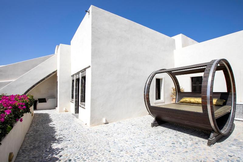 Grand Four Bedroom Villa with Private Pool image 3