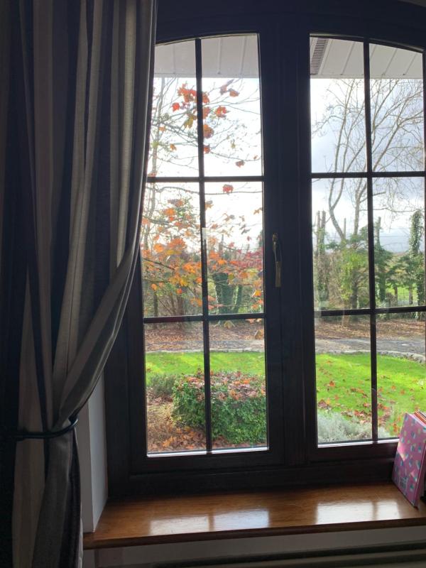 Deluxe Queen Room with Garden Views/ Shared Bathroom image 4