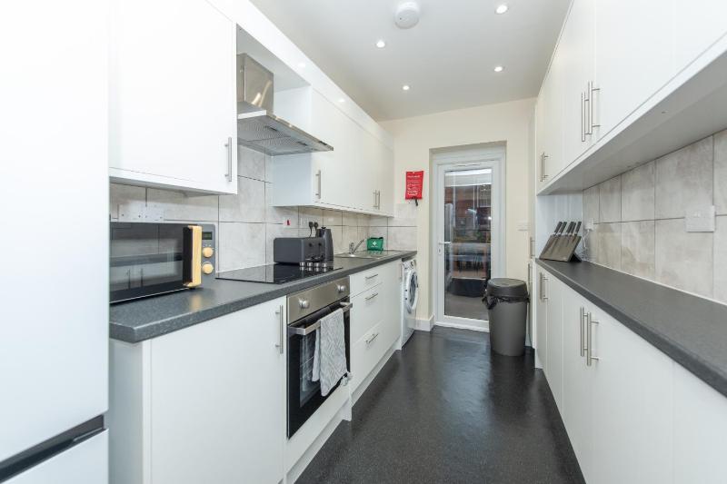 Sutton Cottage - 4 Bed House in City Centre - image 10