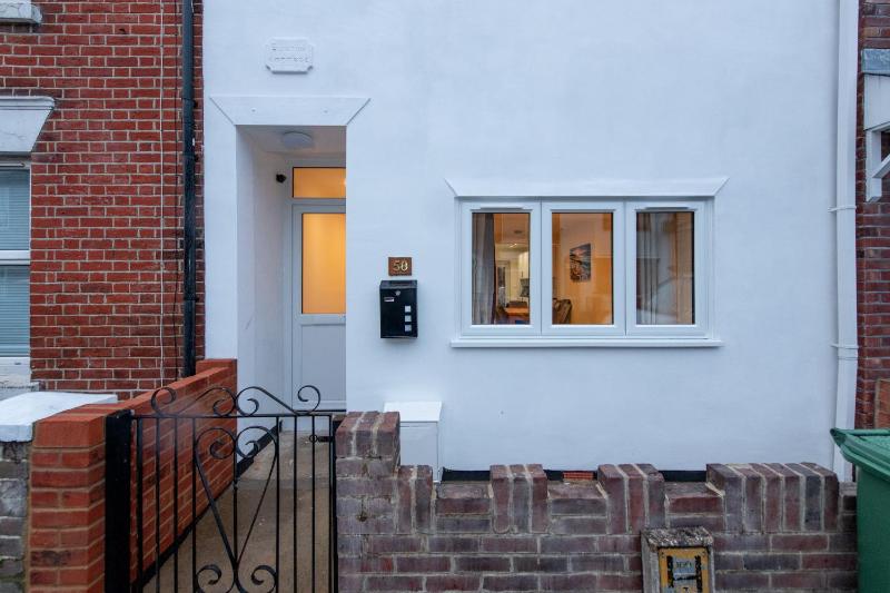 Sutton Cottage - 4 Bed House in City Centre - image 5
