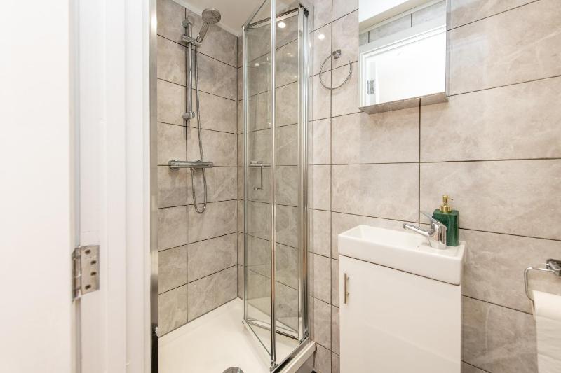 Sutton Cottage - 4 Bed House in City Centre - image 22