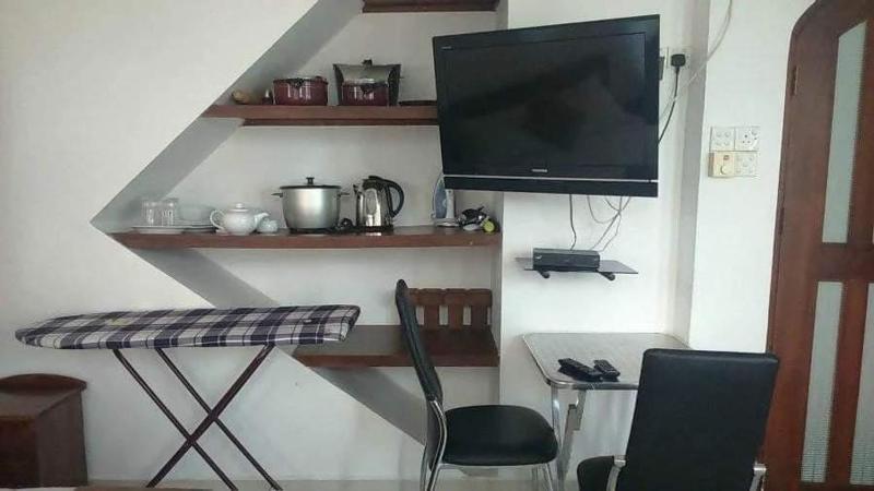 Studio with Balcony image 3