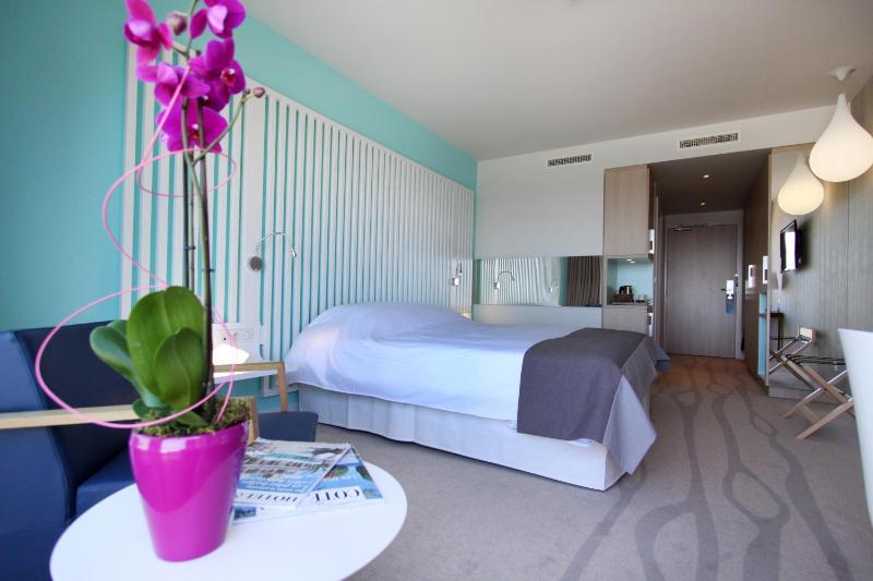 Superior Room - Sea View & Balcony image 2