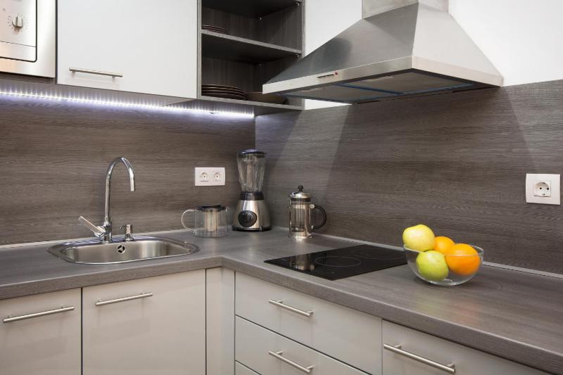 One-Bedroom Apartment image 3